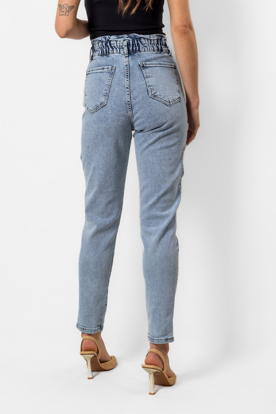 Jeans z fantazyjnym wycięciem