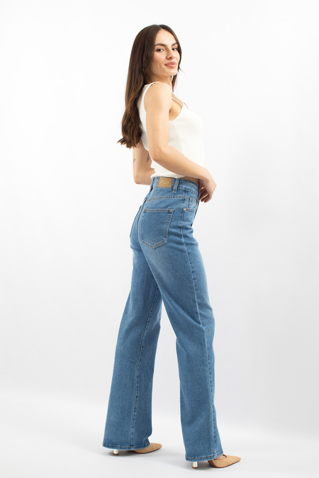 Jeans o prostym kroju